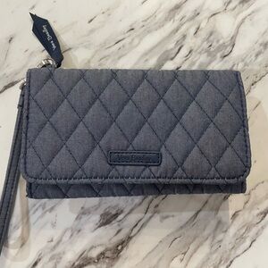 Vera Bradley wallet. Like new with wristlet - detachable. 7”x4 1/2”